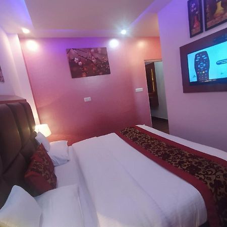 Deluxe Homestay Apartments With Kitchen In Шимла Экстерьер фото