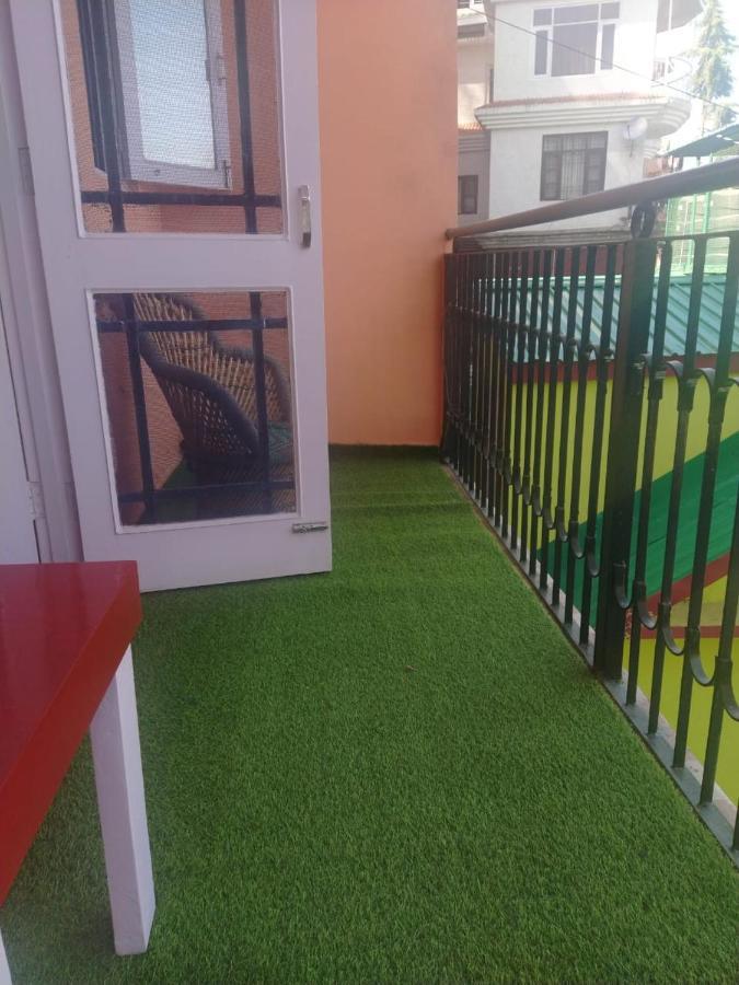Deluxe Homestay Apartments With Kitchen In Шимла Экстерьер фото