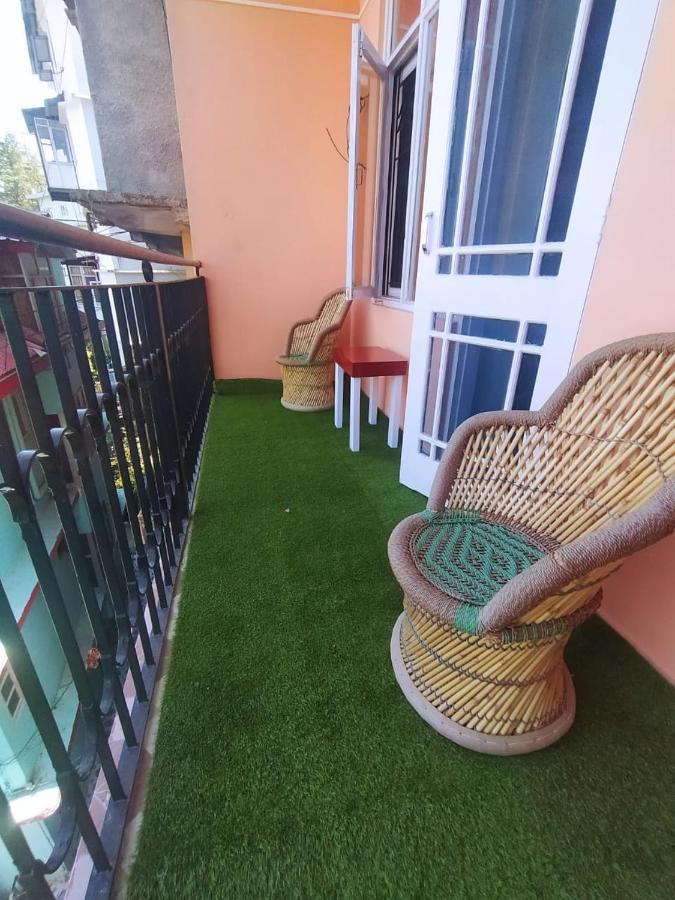 Deluxe Homestay Apartments With Kitchen In Шимла Экстерьер фото