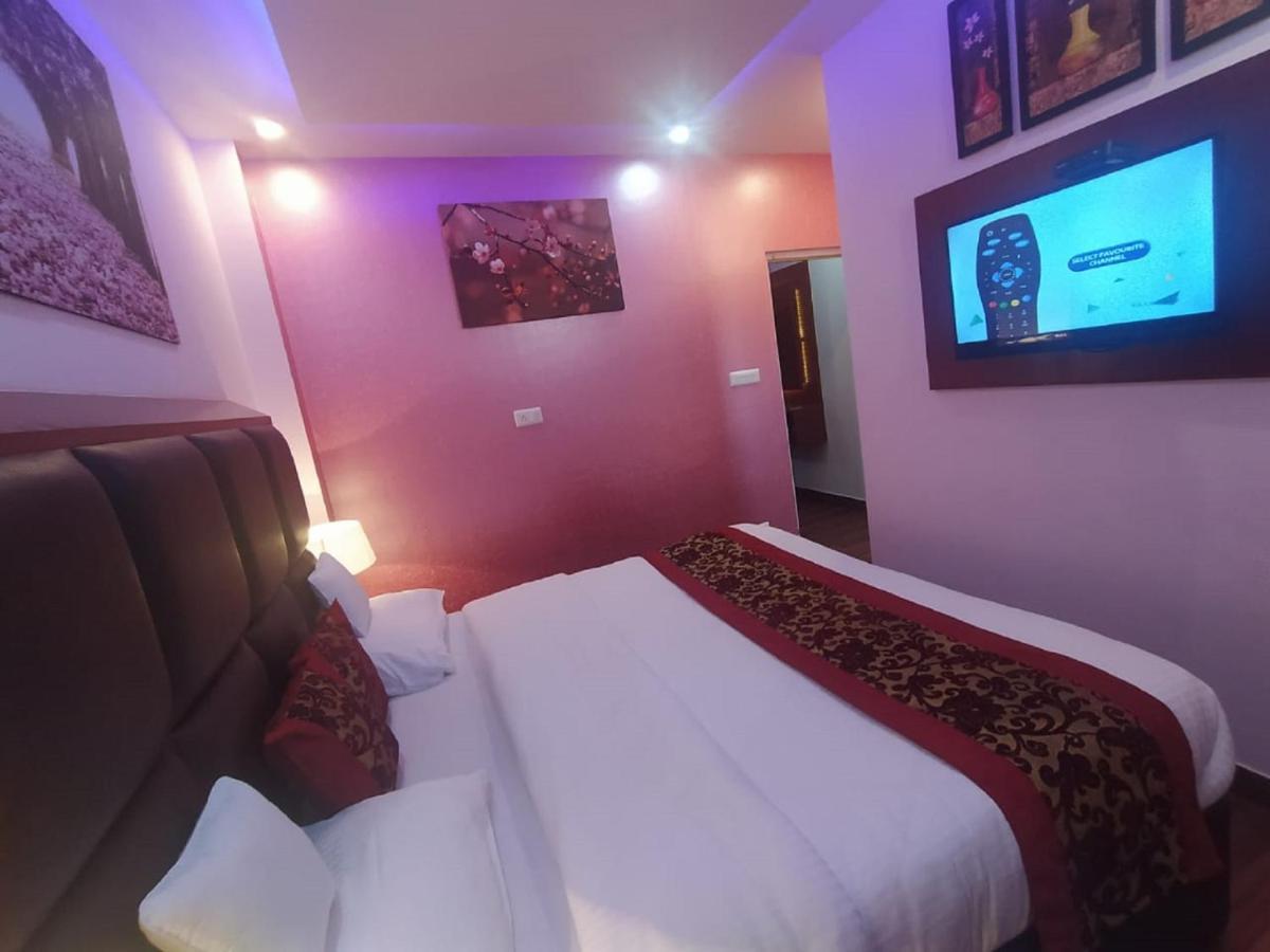 Deluxe Homestay Apartments With Kitchen In Шимла Экстерьер фото